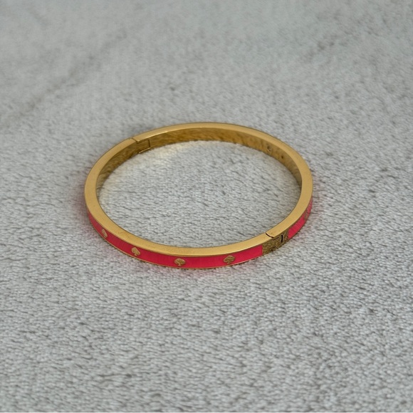 NWOT Kate Spade Spot The Spade Bangle Bracelet in Coral (Pink) - Picture 2 of 6